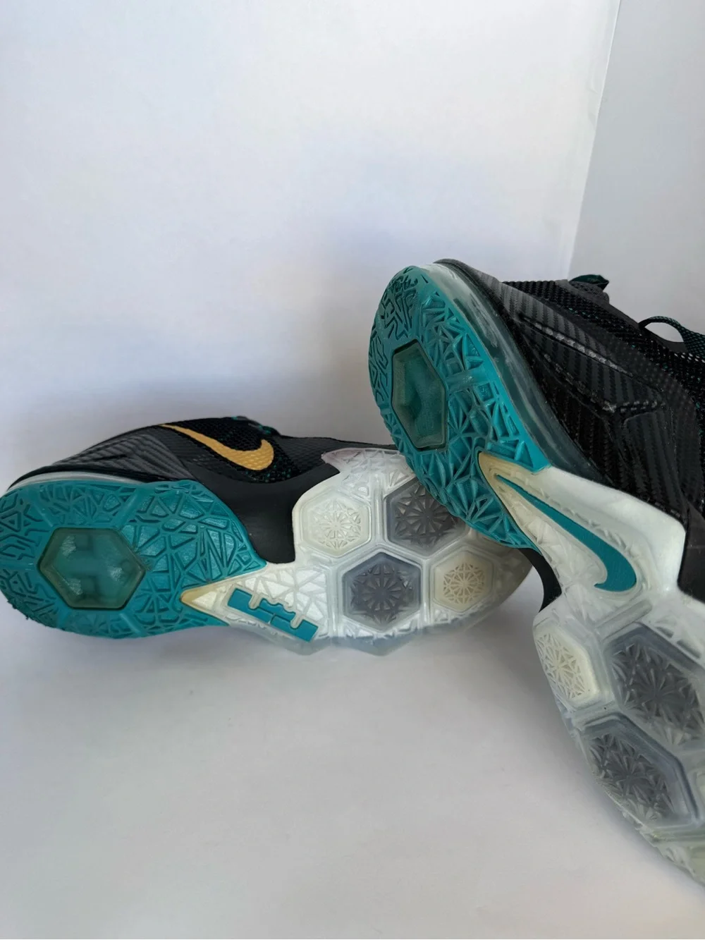 CIB Nike Men's Low-Top Basketball Shoes - Black/Gold/Green